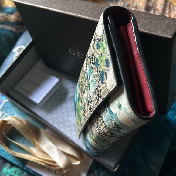 SOLD Like New GUCCI Bloom Long Wallet - Picture 6 of 10